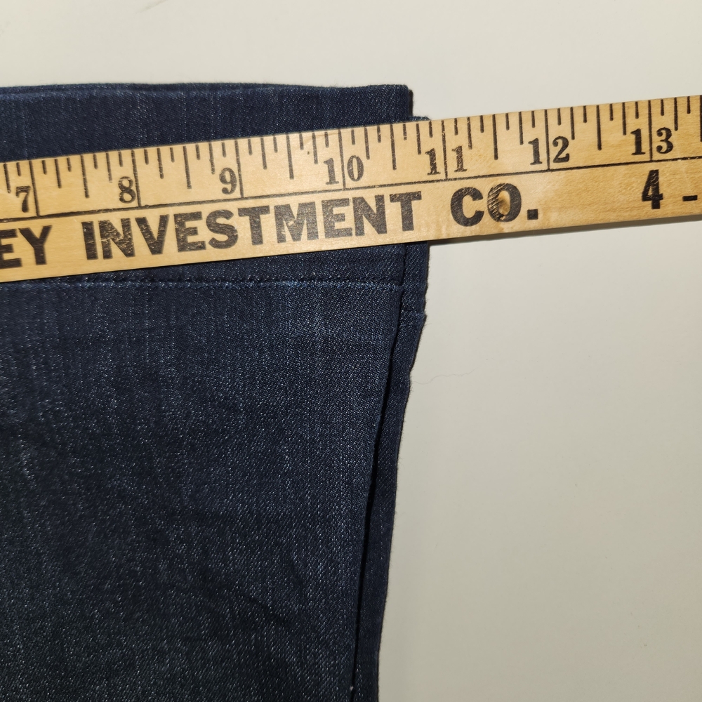JUDY BLUE Women's Wide Hem Stretch Flare Jeans Medium Wash Size 7/28 Made in USA - Picture 2 of 9